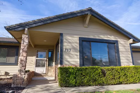 703 Collyer Dr, Redding, CA 96003 photo 1