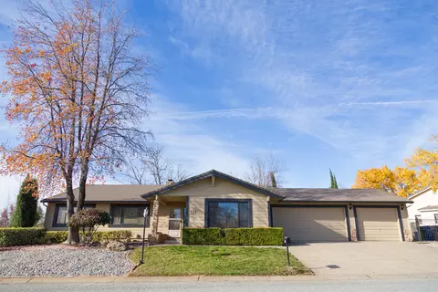 703 Collyer Dr, Redding, CA 96003 photo 2