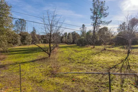 20950 Yogi Bear Ln, Redding, CA 96003 photo 4