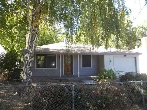 2742 Russell St, Redding, CA 96001 photo 1