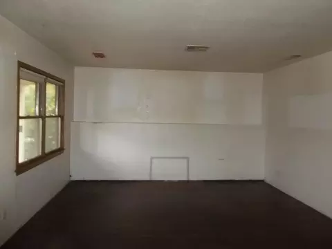2742 Russell St, Redding, CA 96001 photo 2