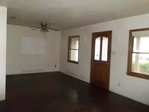 2742 Russell St, Redding, CA 96001 photo 3
