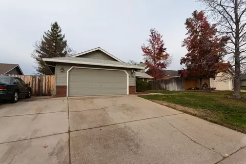 2472 Candlewood Dr, Redding, CA 96003 photo 2