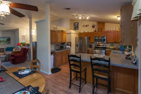 2472 Candlewood Dr, Redding, CA 96003 photo 3