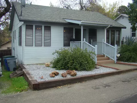 1573 Jay St, Redding, CA 96001 photo 1