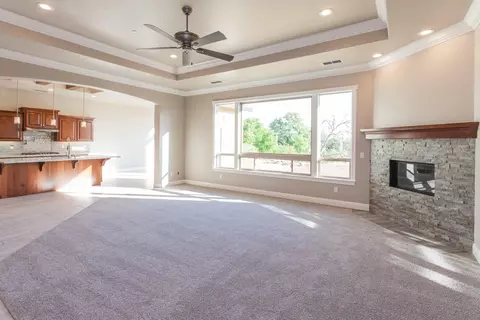 2113 Cadjew St, Redding, CA 96003 photo 3