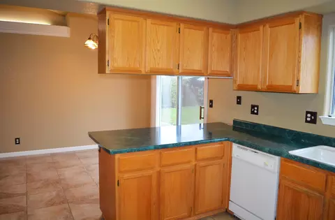 951 Montcrest Dr, Redding, CA 96003 photo 9
