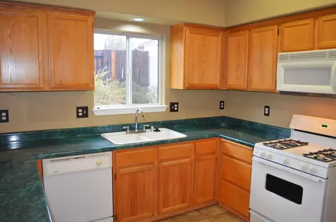 951 Montcrest Dr, Redding, CA 96003 photo 7