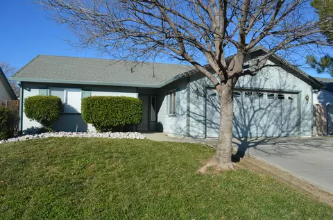 951 Montcrest Dr, Redding, CA 96003 photo 2