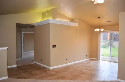951 Montcrest Dr, Redding, CA 96003 photo 6