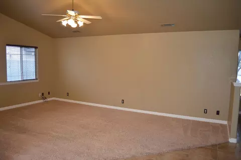 951 Montcrest Dr, Redding, CA 96003 photo 4