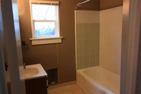 2439 Placer St, Redding, CA 96001 photo 8