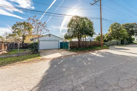 1547 Sonoma St, Redding, CA 96001 photo 3