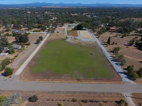 12115 Kern Dr, Redding, CA 96003 photo 2