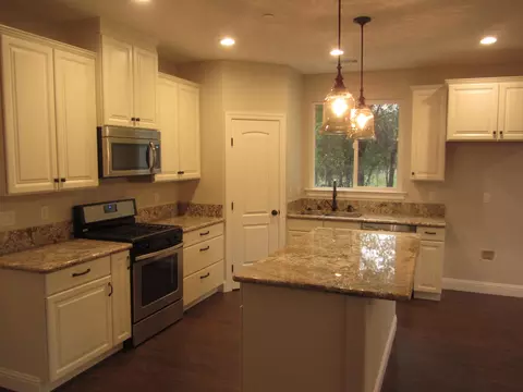 375 Beagle Ln, Redding, CA 96002 photo 4