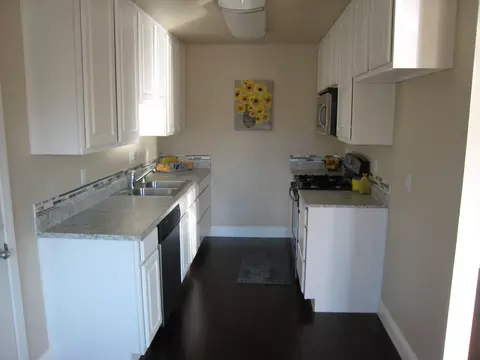 2402 Corona St, Redding, CA 96002 photo 4