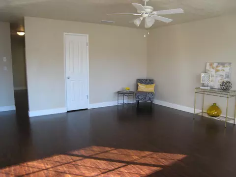 2402 Corona St, Redding, CA 96002 photo 2