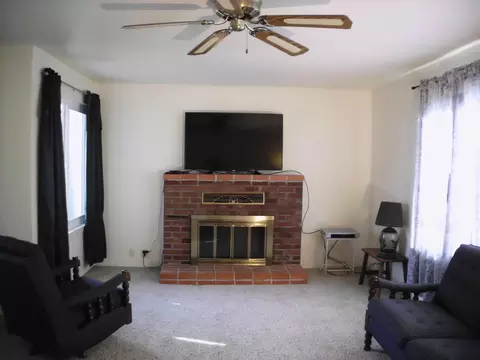 2356 Placer St, Redding, CA 96001 photo 2