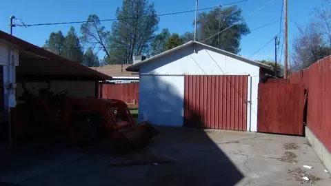 1543 Mistletoe Ln, Redding, CA 96002 photo 3