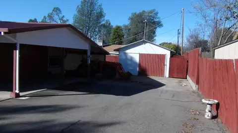 1543 Mistletoe Ln, Redding, CA 96002 photo 2