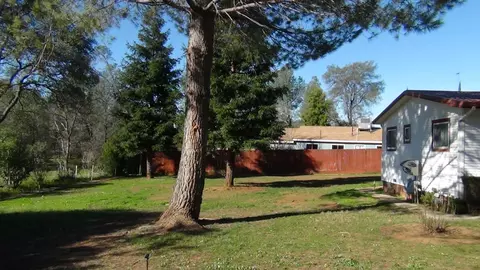 1543 Mistletoe Ln, Redding, CA 96002 photo 6