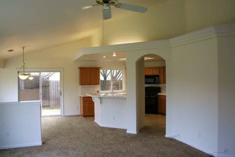 839 Rincon Way, Redding, CA 96003 photo 2