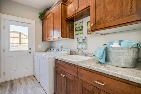 439 Belvedere Dr, Redding, CA 96003 photo 19
