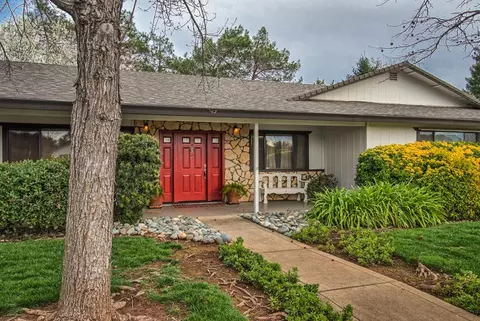 4885 Alta Saga Dr, Redding, CA 96002 photo 2