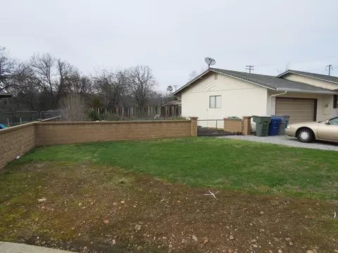 2445 Marion Ct, Redding, CA 96001 photo 2