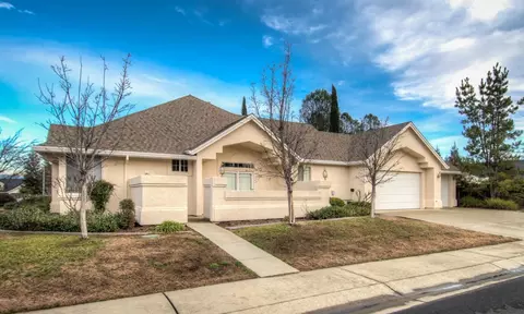 2604 Cumberland Dr, Redding, CA 96001 photo 3