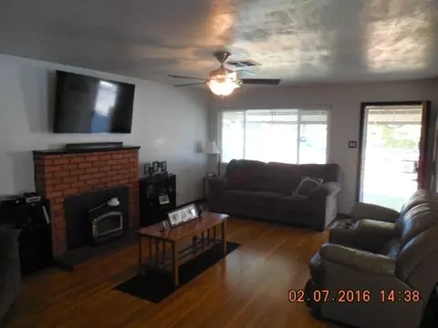 1645 Aloha St, Red Bluff, CA 96080 photo 2