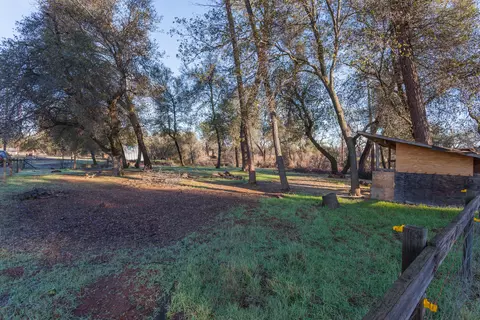 10709 Old Oregon Trl, Redding, CA 96003 photo 5