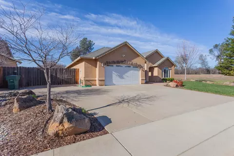 1318 Bonhurst Dr, Redding, CA 96003 photo 1