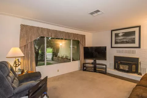 110 Wilshire Dr, Redding, CA 96002 photo 4
