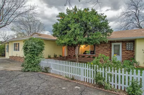 110 Wilshire Dr, Redding, CA 96002 photo 3