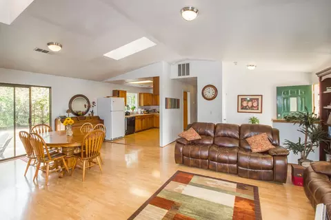 20158 Jill Ln, Redding, CA 96003 photo 2