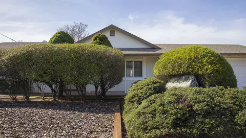 3355 Panorama Dr, Redding, CA 96003 photo 3