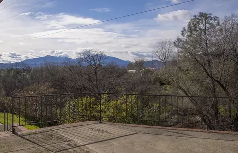 3355 Panorama Dr, Redding, CA 96003 photo 8