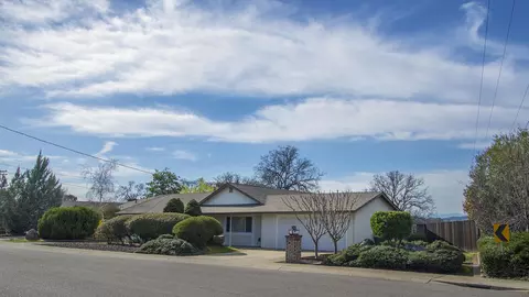 3355 Panorama Dr, Redding, CA 96003 photo 1