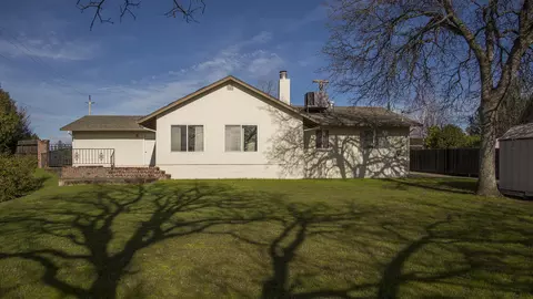 3355 Panorama Dr, Redding, CA 96003 photo 7