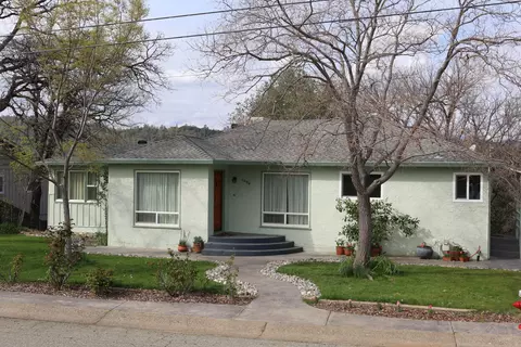 1694 Ridge Dr, Redding, CA 96001 photo 2