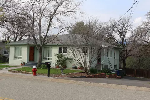 1694 Ridge Dr, Redding, CA 96001 photo 1