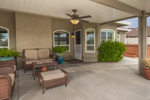 2075 Cilantro Dr, Redding, CA 96003 photo 2