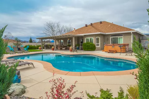 2075 Cilantro Dr, Redding, CA 96003 photo 1