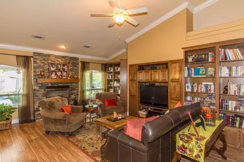 2075 Cilantro Dr, Redding, CA 96003 photo 3