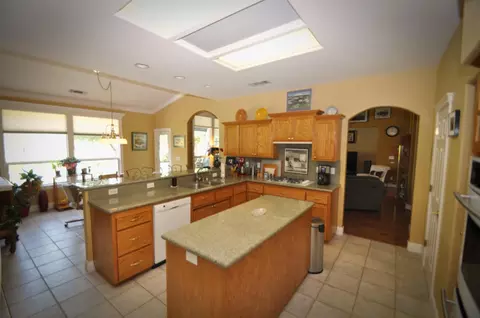 1613 Spanish Bay Dr, Redding, CA 96003 photo 4