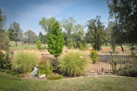 1613 Spanish Bay Dr, Redding, CA 96003 photo 12