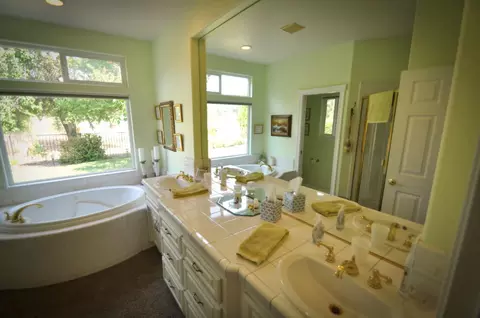1613 Spanish Bay Dr, Redding, CA 96003 photo 8