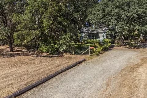 2638 Bunker St, Redding, CA 96002 photo 3
