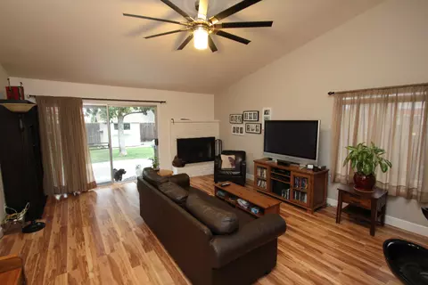 311 Travertine Ct, Redding, CA 96003 photo 2